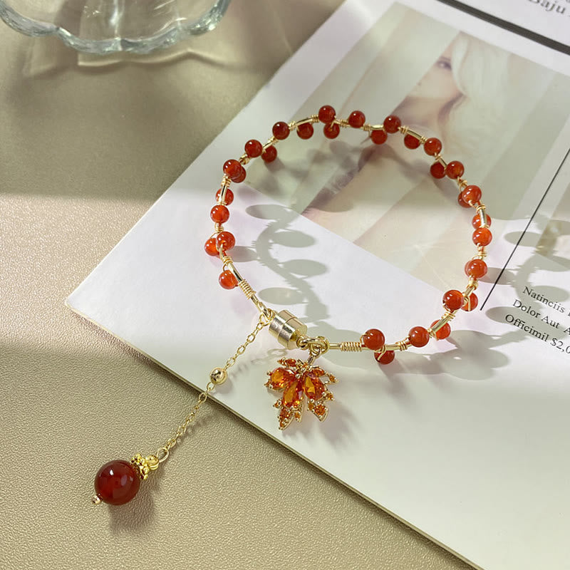 Pulsera con amuleto de la suerte de hoja de arce roja con Buddha Stones
