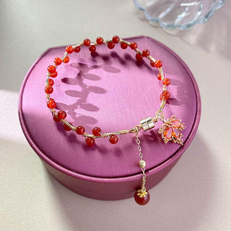 Pulsera con amuleto de la suerte de hoja de arce roja con Buddha Stones