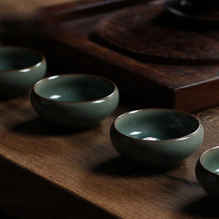 Taza de té de cerámica con forma de pez koi de colores y Buddha Stones
