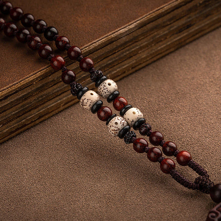Colgante de collar de protección de sándalo rojo de hoja pequeña de Buda natal del zodiaco chino