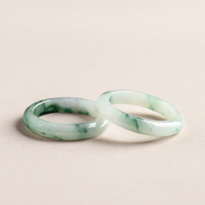 Anillo de abundancia de suerte de jade verde natural con Buddha Stones