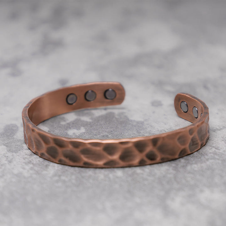 Brazalete magnético ajustable con equilibrio de cobre rústico