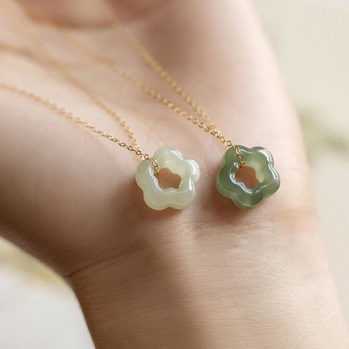 Colgante de collar con dije floral de la suerte de jade cian de jade hetiano con Buddha Stones
