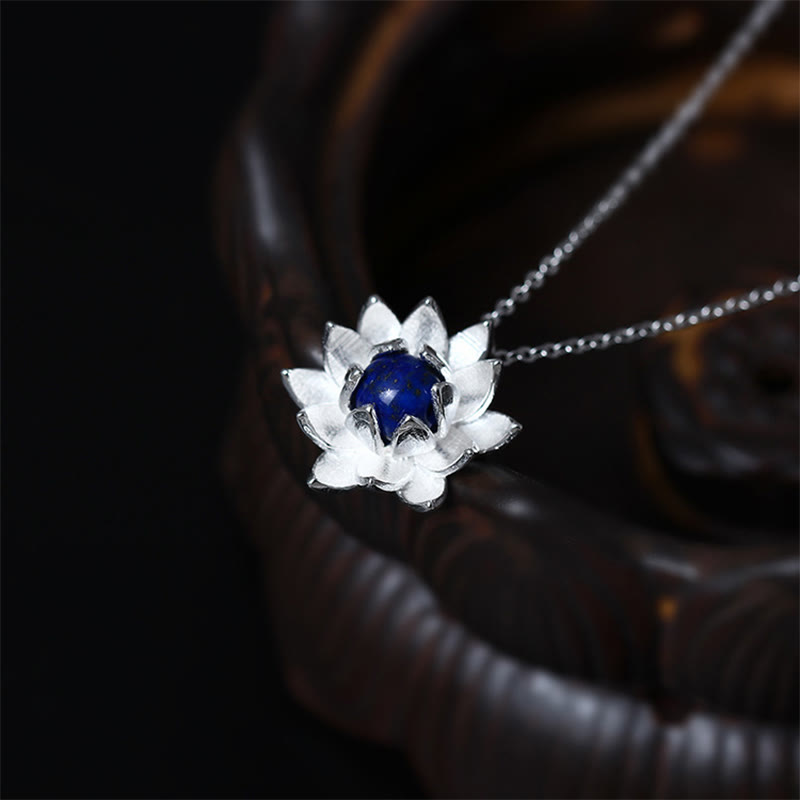 Collar con colgante de flor de loto y lapislázuli de lapislázuli en plata de ley 925 con Buddha Stones para el autocuidado. - image 1