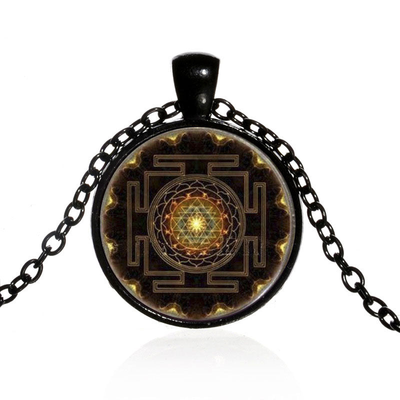 Collar de piedras preciosas del tiempo sagrado de Sri Yantra