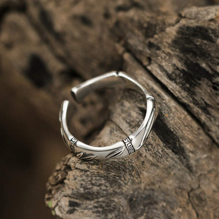 Anillo ajustable de cobre con diseño de bambú simple y Buddha Stones