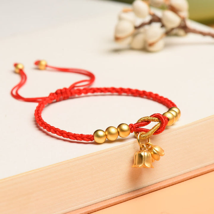 Pulsera trenzada de protección de la suerte con diseño de amuleto de flor de lirio de los valles hecha a mano con Buddha Stones
