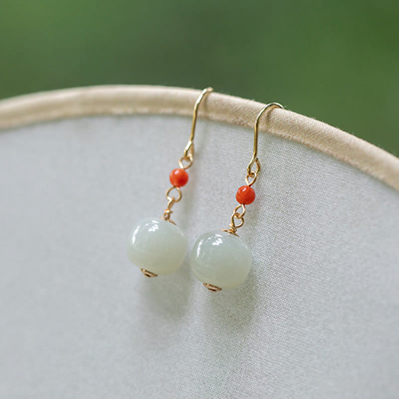 Pendientes Buddha Stones chapados en oro de 14 quilates, jade hetiano y ágata roja