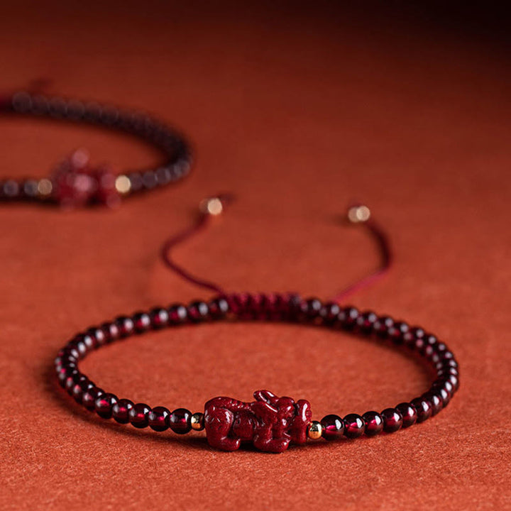 Pulsera de hilo con Buddha Stones Granate cinabrio PiXiu Blessing Calm