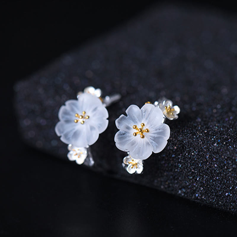 Pendientes de bendición floral de flor de ciruelo de plata de ley 925 con Buddha Stones