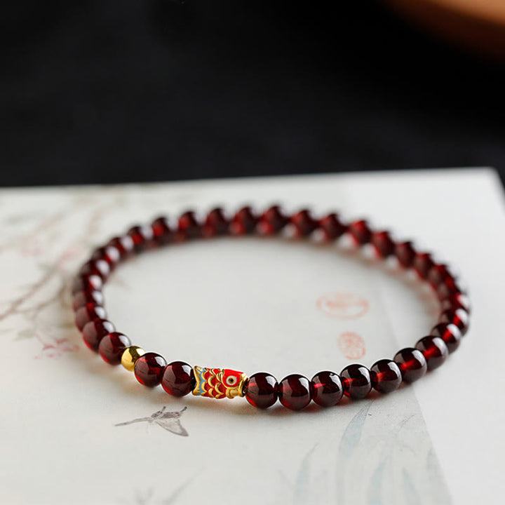 Pulsera de protección con granate natural y pez Koi de oro 999 de Buddha Stones - Pez koi granate y dorado de 5 mm - 17 centímetros - image 1