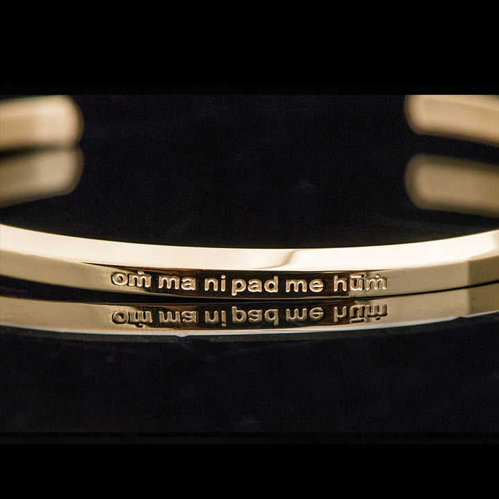 Pulsera de protección de bendición de acero titanio con grabado de seis palabras verdaderas de Buddha Stones