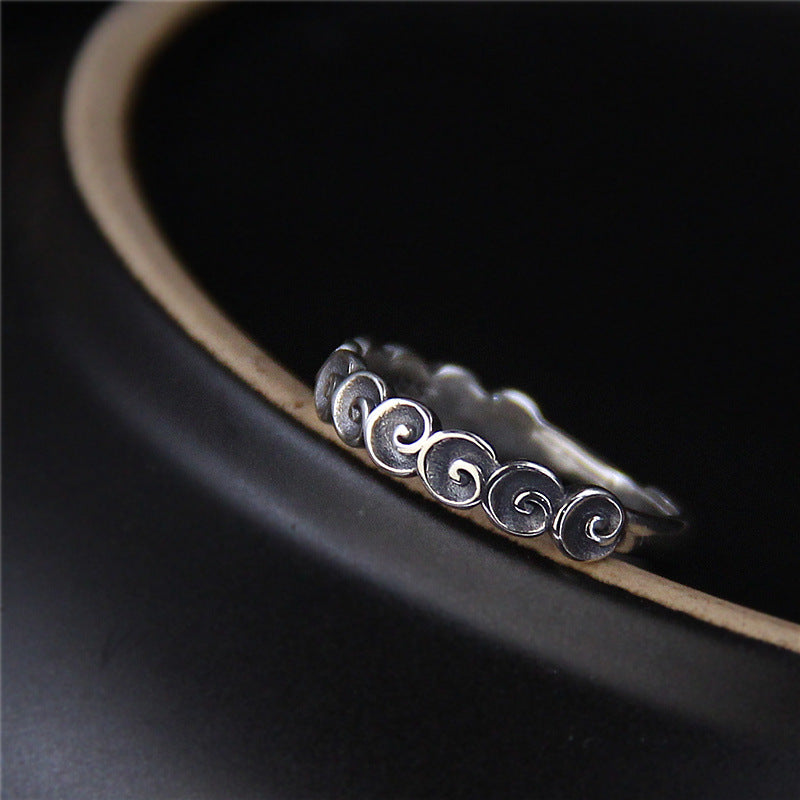 Anillo grabado con nubes propicias de plata de ley 925 con Buddha Stones