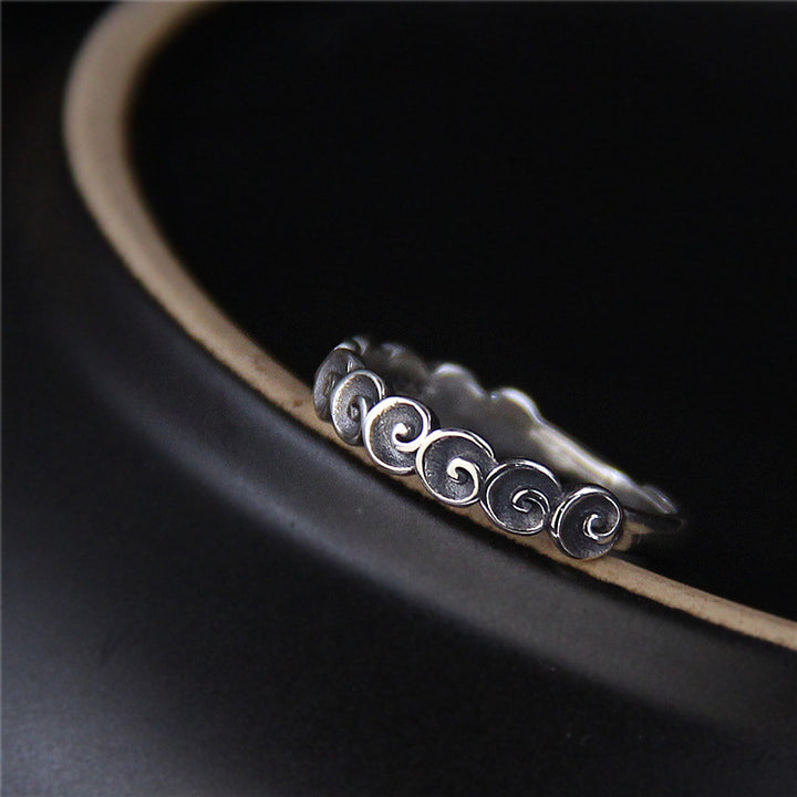 Anillo grabado con nubes propicias de plata de ley 925 con Buddha Stones