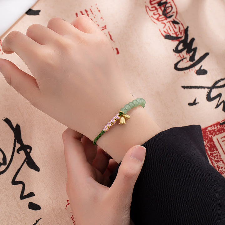 Pulsera trenzada de la suerte con dije de lirio de los valles y cuentas de jade hechas a mano con Buddha Stones