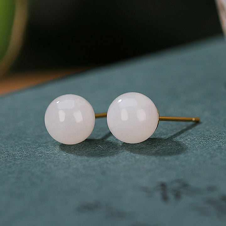 Pendientes de tuerca con bendición de jade blanco redondo de plata de ley 925 con Buddha Stones