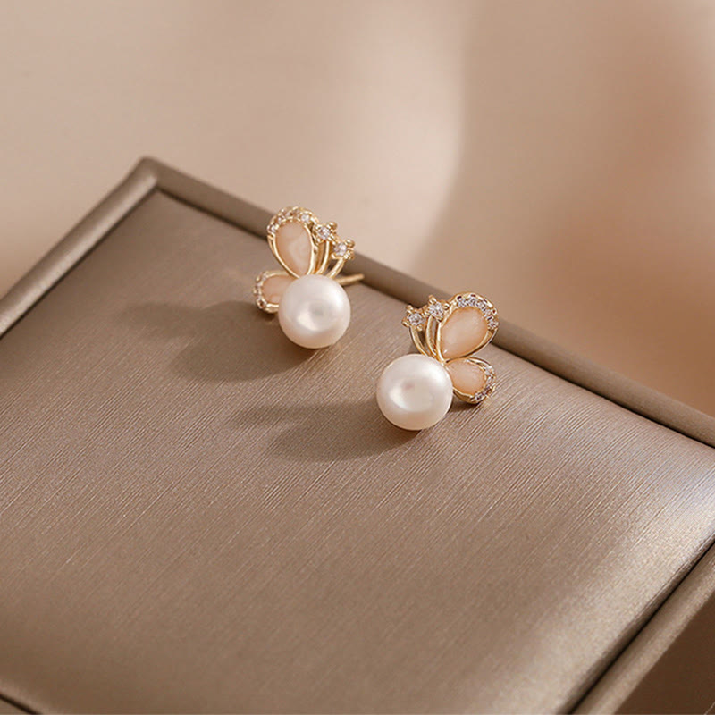 Pendientes de tuerca con forma de mariposa y perlas de oro de 18 quilates con Buddha Stones