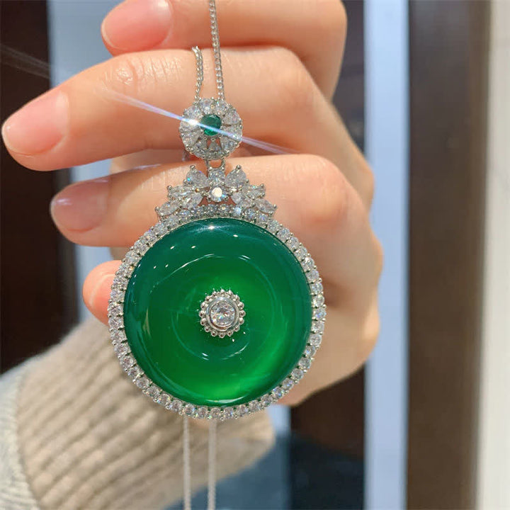 Colgante de collar de fuerza con hebilla de paz redonda de calcedonia verde