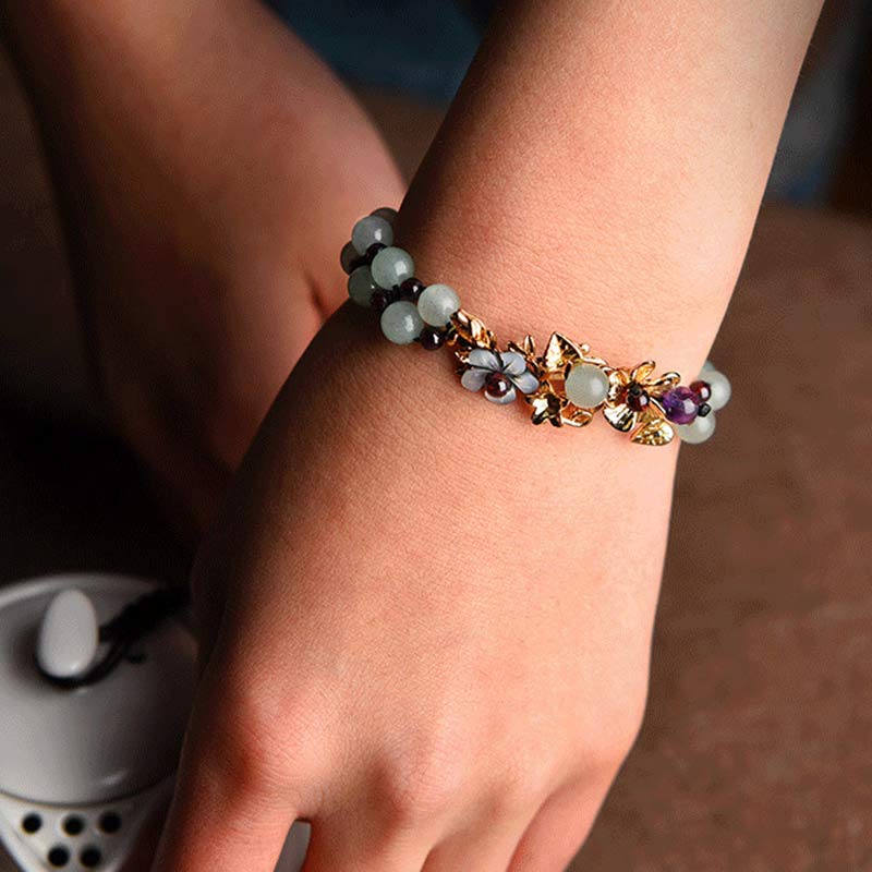 Pulsera de la suerte con pétalos de flores y cuentas de granate y aventurina verde con Buddha Stones
