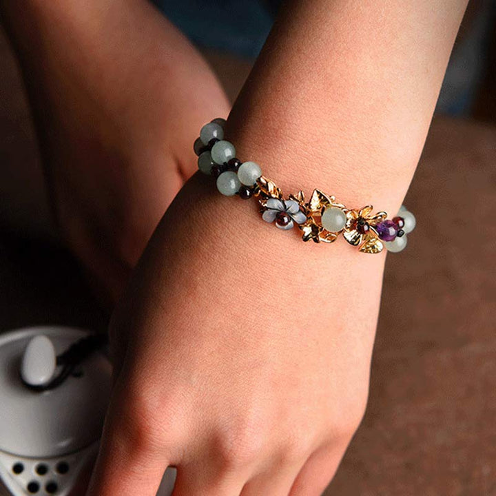 Pulsera de la suerte con pétalos de flores y cuentas de granate y aventurina verde con Buddha Stones