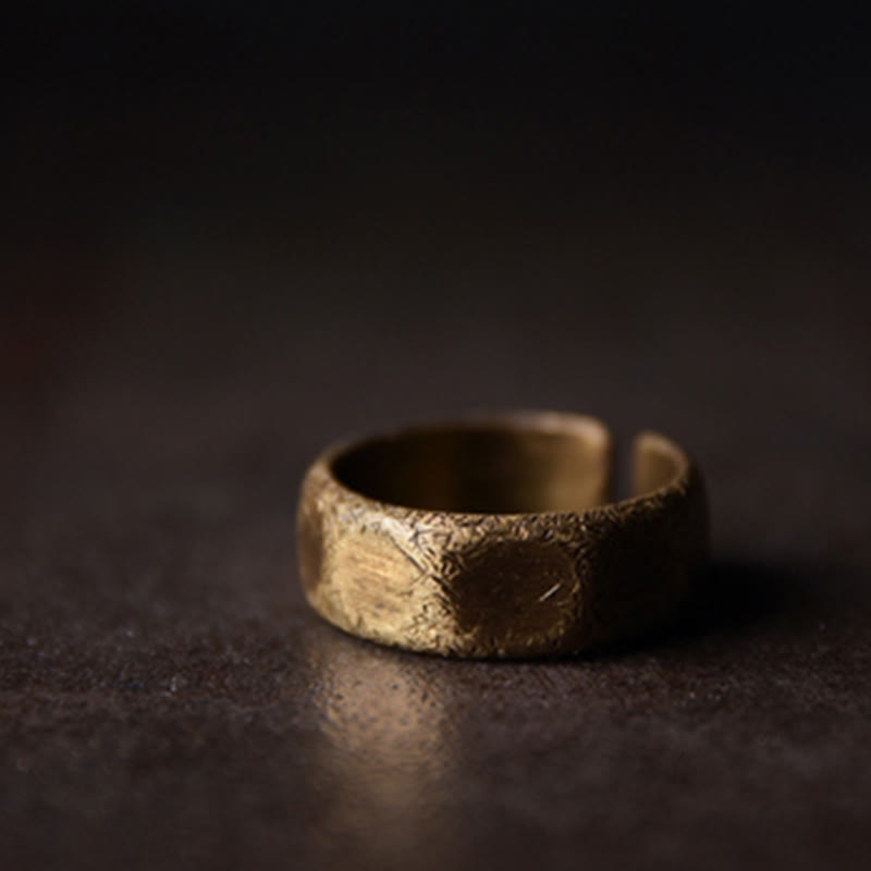 Anillo de riqueza esmerilado de latón y cobre de diseño simple tibetano
