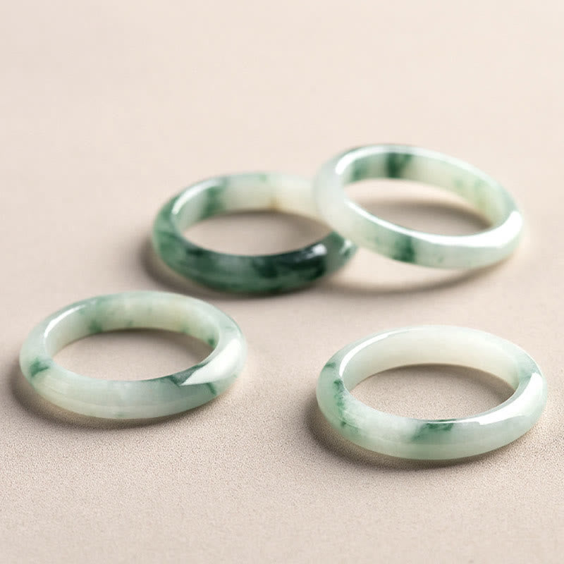 Anillo de abundancia de suerte de jade verde natural con Buddha Stones
