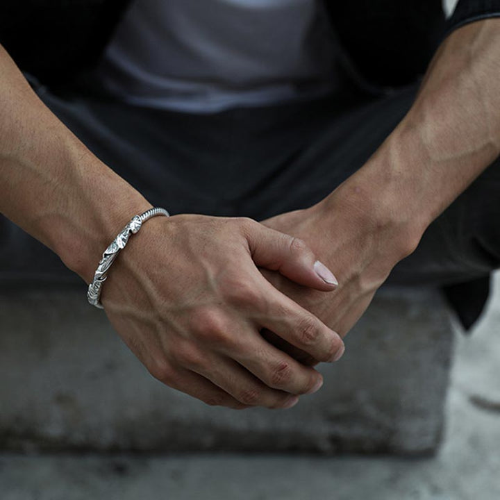 Pulsera de riqueza de cobre blanco de loto tibetano con Buddha Stones