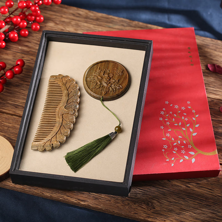 Peine calmante grabado de mariposa de pavo real, flor de loto de palisandro de sándalo verde Natural