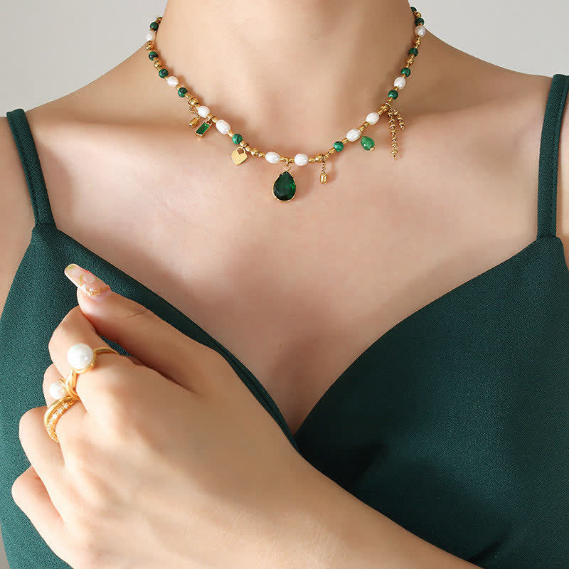 Colgante de collar calmado turquesa con cuentas de perlas y circonitas