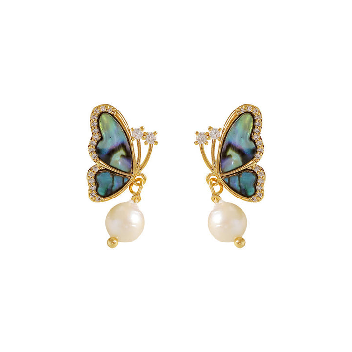 Pendientes De Botón De Amor De Mariposa Con Perlas De Cobre Chapados En Oro De 18 Quilates De Buddha Stones