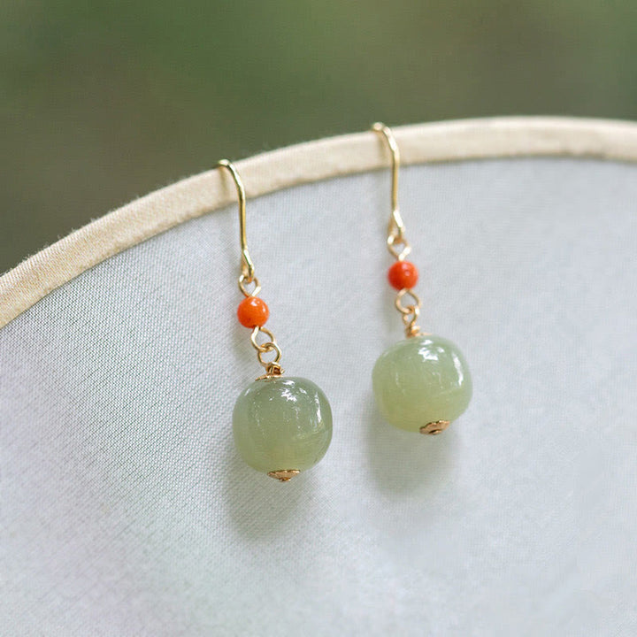 Pendientes Buddha Stones chapados en oro de 14 quilates, jade hetiano y ágata roja