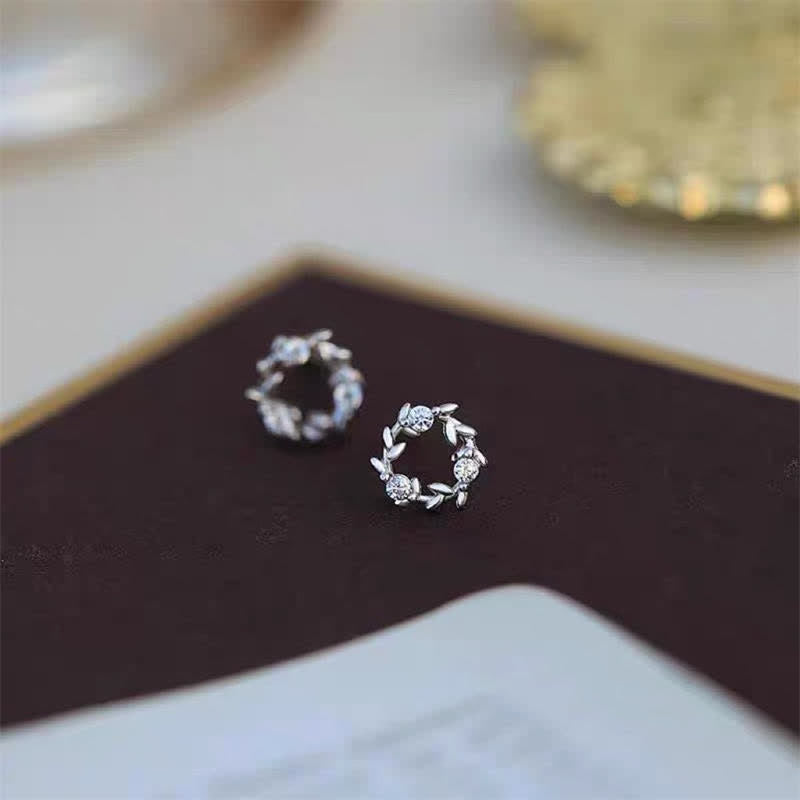 Pendientes de flor de bendición con forma de corona pequeña de plata de ley 925 con Buddha Stones