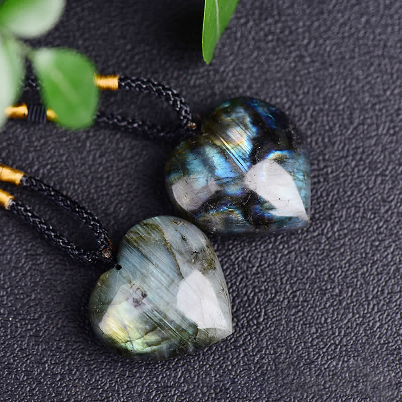 Colgante de collar con soporte de corazón de amor de labradorita de Buddha Stones