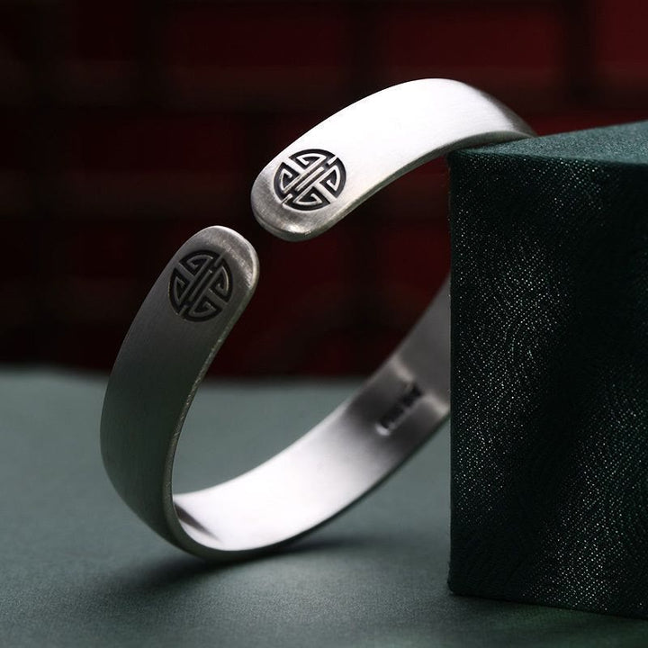 Brazalete de pulsera de riqueza de maní con cinco monedas de emperador Feng Shui de Buddha Stones