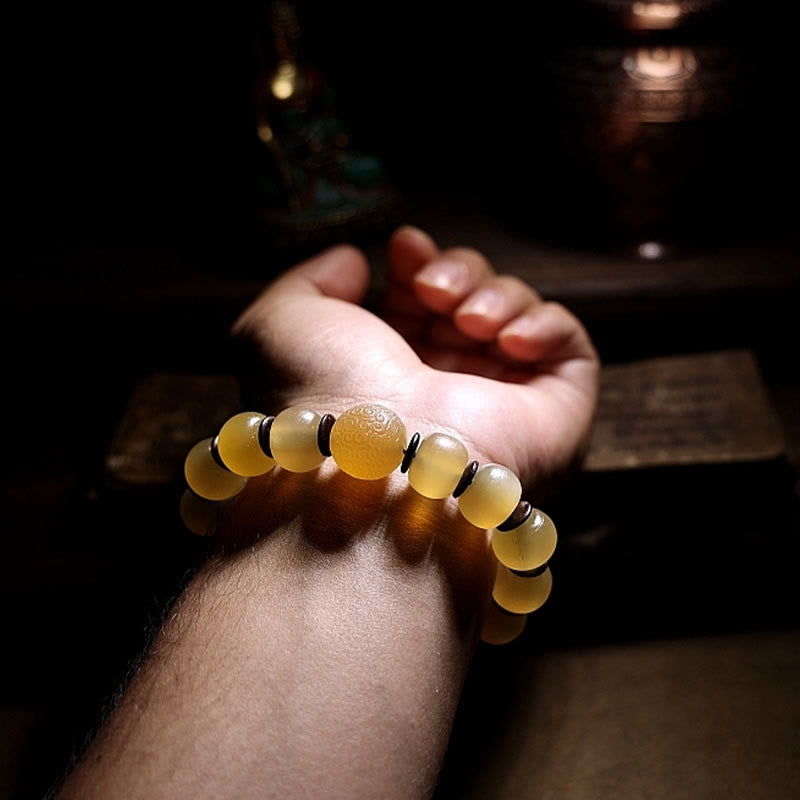 Pulsera auspiciosa hecha a mano con Buddha Stones, cuerno de oveja tibetano Om Mani Padme Hum