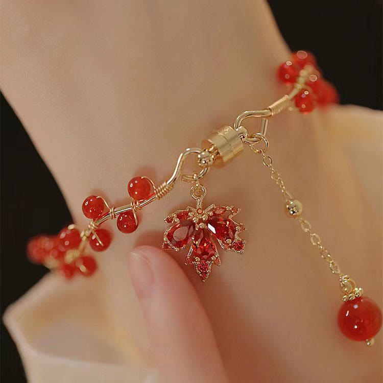 Pulsera con amuleto de la suerte de hoja de arce roja con Buddha Stones