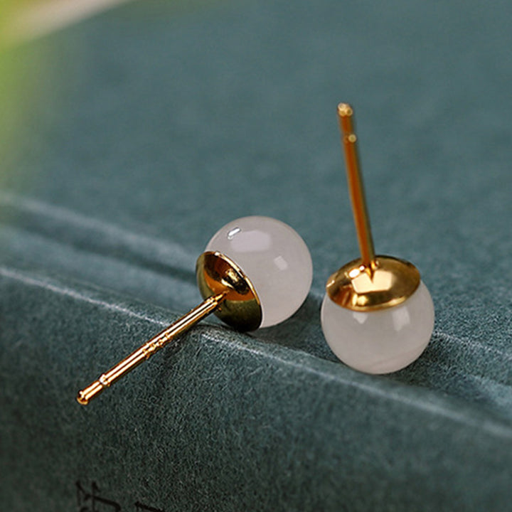 Pendientes de tuerca con bendición de jade blanco redondo de plata de ley 925 con Buddha Stones