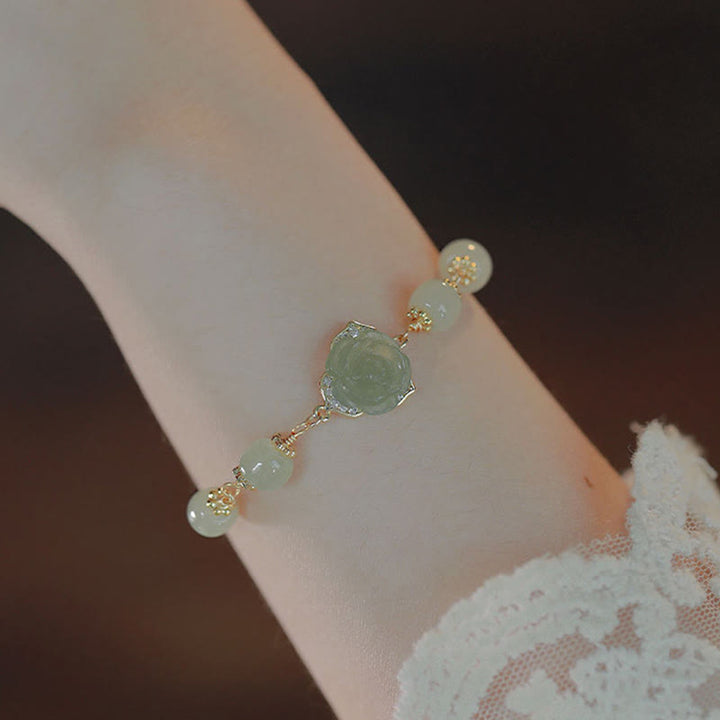 Pulsera de cadena de la suerte con flor de rosa de jade hetiano chapada en oro de 14 quilates con Buddha Stones