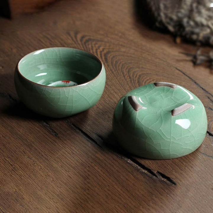 Taza de té de cerámica con forma de pez koi de colores y Buddha Stones