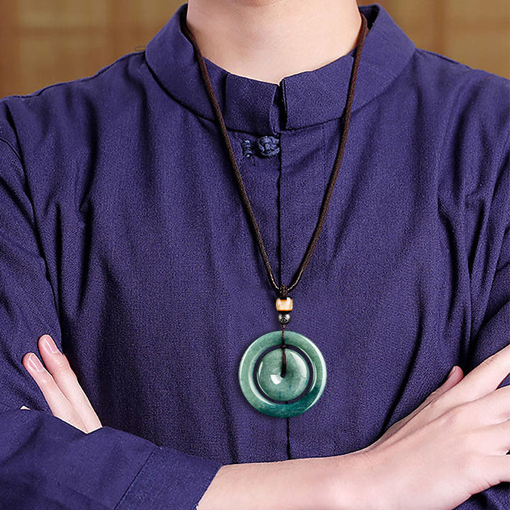 Collar con colgante de jade redondo natural con Buddha Stones, hebilla de paz, suerte y prosperidad