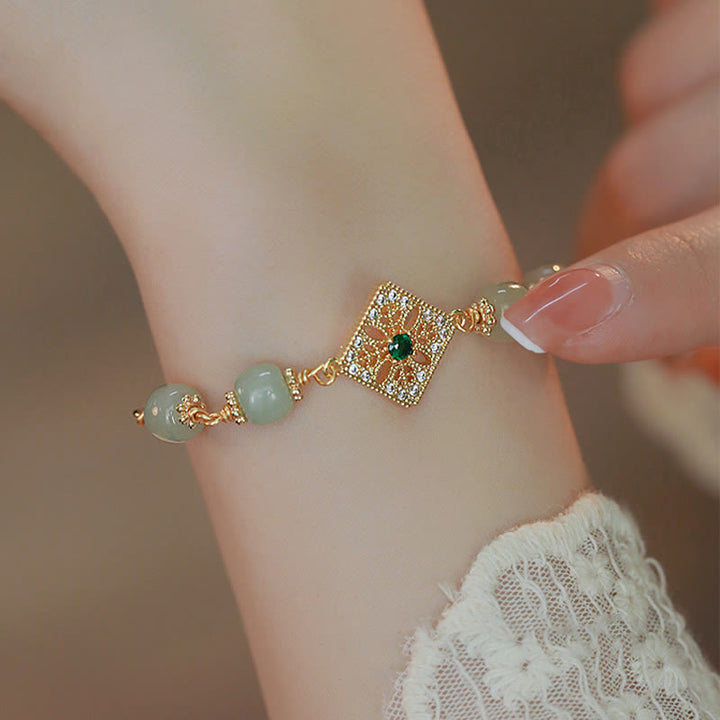 Pulsera de cadena de la suerte con diseño cuadrado de cuentas de jade hetiano natural con Buddha Stones