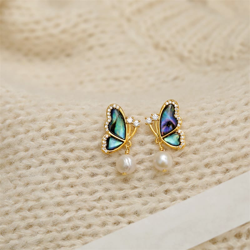 Pendientes De Botón De Amor De Mariposa Con Perlas De Cobre Chapados En Oro De 18 Quilates De Buddha Stones