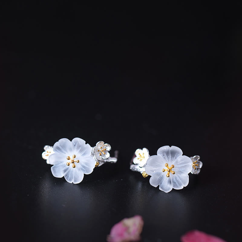 Pendientes de bendición floral de flor de ciruelo de plata de ley 925 con Buddha Stones