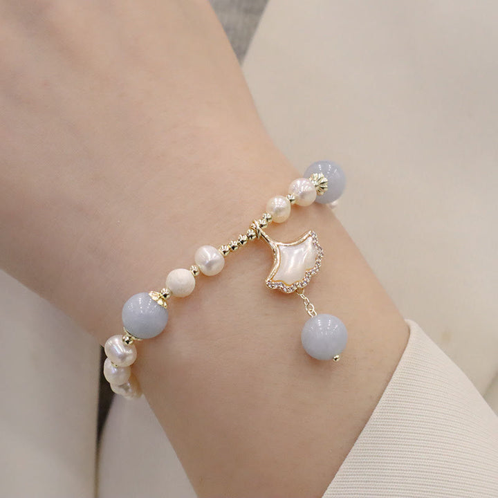 Pulsera con dije de mariposa y hoja de Ginkgo curativa con perlas de aguamarina naturales y Buddha Stones