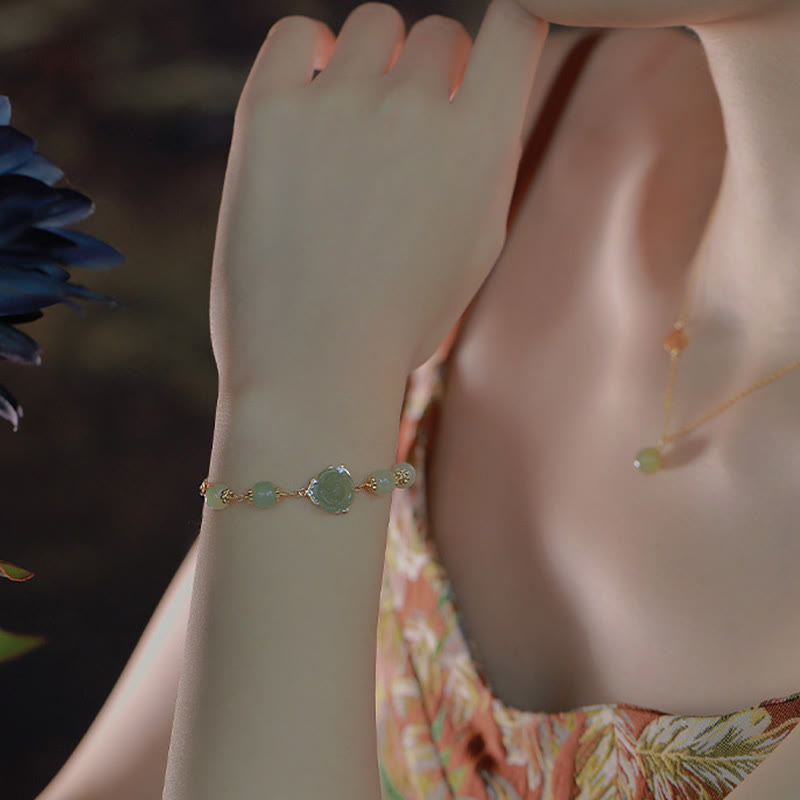 Pulsera de cadena de la suerte con flor de rosa de jade hetiano chapada en oro de 14 quilates con Buddha Stones