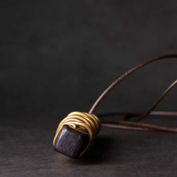 Colgante de collar con colgante de equilibrio de paz, madera de ébano tibetano y Buddha Stones , con detalles de latón y piedras de Buda. - image 9